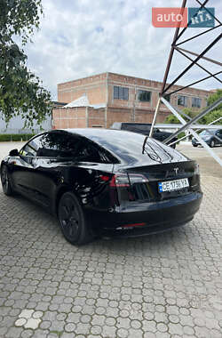 Седан Tesla Model 3 2023 в 