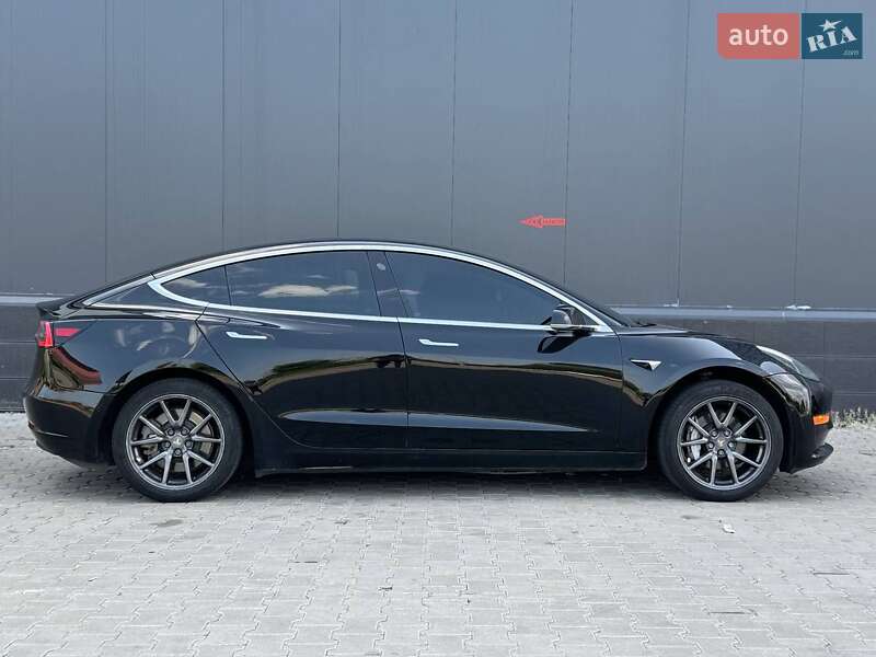 Седан Tesla Model 3 2019 в Киеве