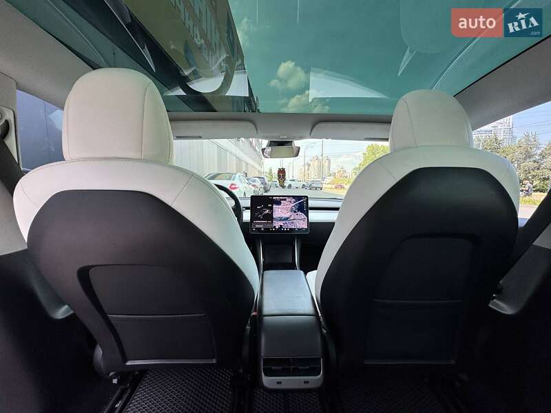 Седан Tesla Model 3 2019 в Киеве