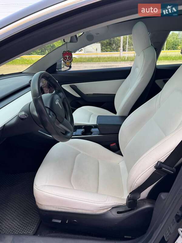 Седан Tesla Model 3 2019 в Киеве