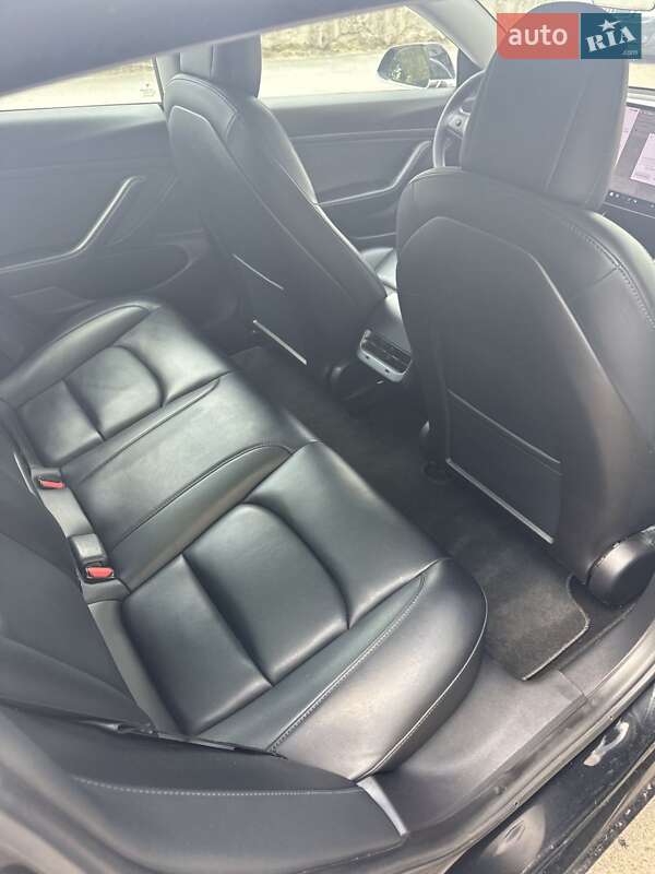 Седан Tesla Model 3 2020 в Ровно