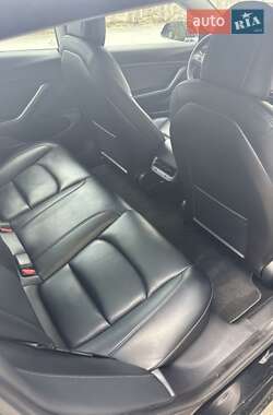 Седан Tesla Model 3 2020 в 