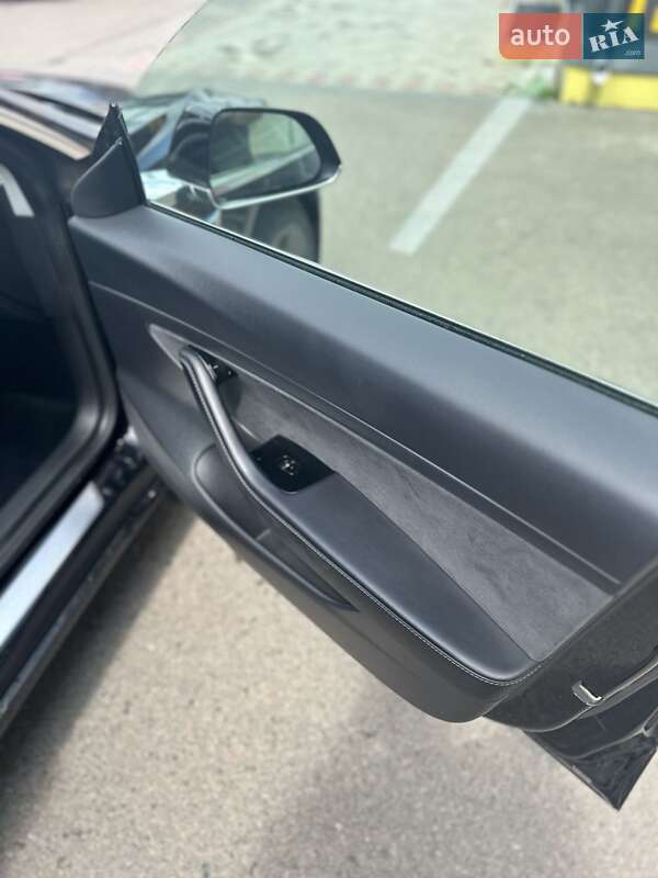 Седан Tesla Model 3 2020 в Ровно