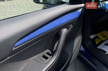 Седан Tesla Model 3 2022 в 