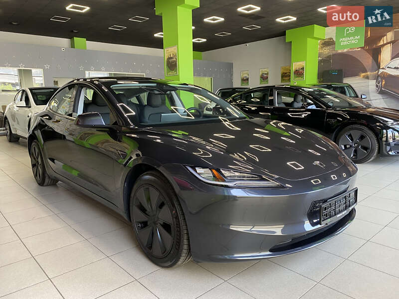 Tesla Model 3 2024