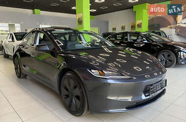 Седан Tesla Model 3 2024 в 