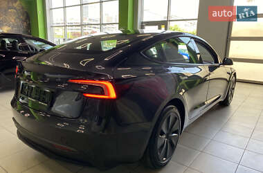Седан Tesla Model 3 2024 в 