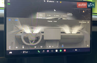 Седан Tesla Model 3 2024 в 