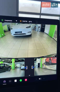 Седан Tesla Model 3 2024 в 