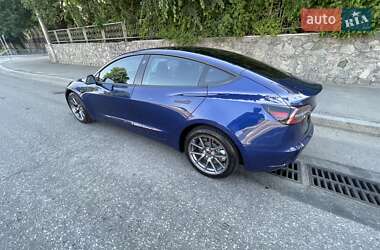 Седан Tesla Model 3 2022 в 