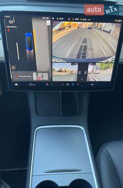 Седан Tesla Model 3 2022 в 