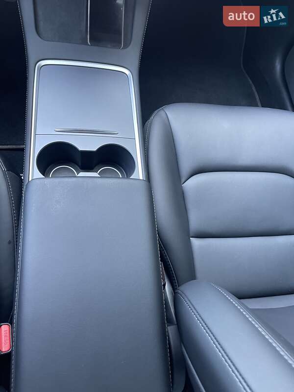 Седан Tesla Model 3 2022 в Харкові