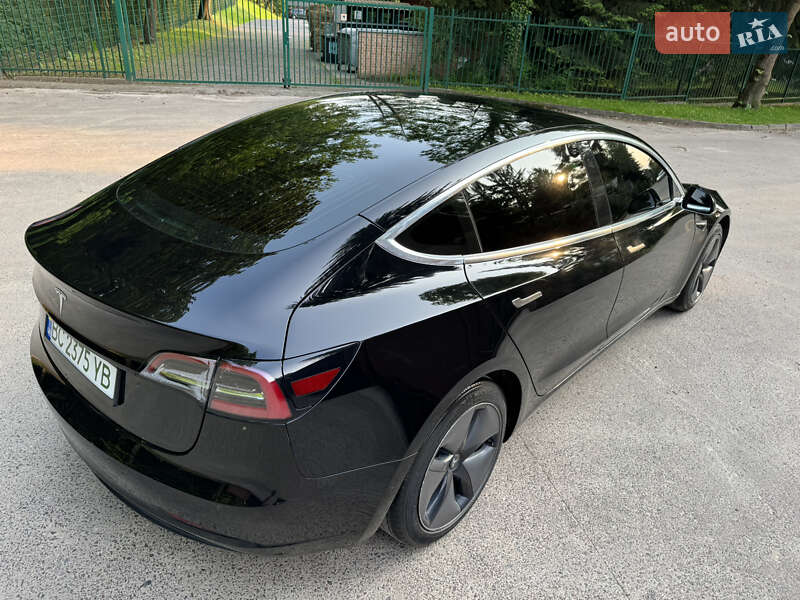 Седан Tesla Model 3 2019 в Львові