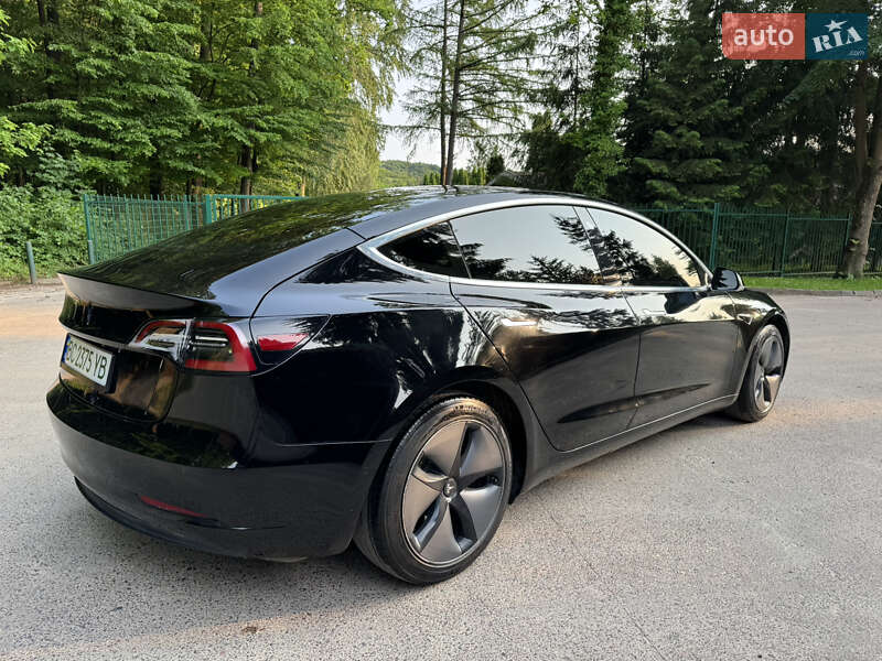 Седан Tesla Model 3 2019 в Львові