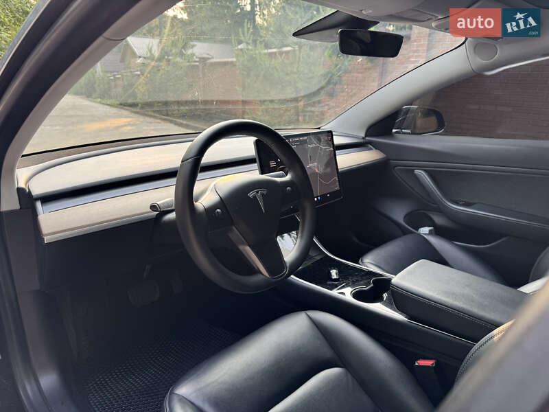Седан Tesla Model 3 2019 в Львові
