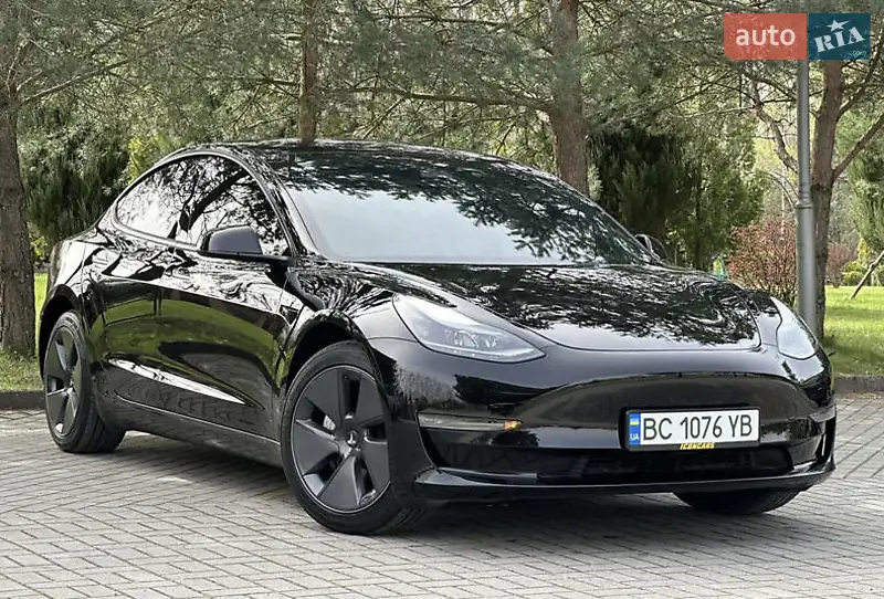 Седан Tesla Model 3 2023 в 