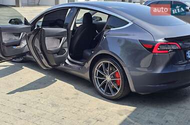 Седан Tesla Model 3 2020 в Ужгороде