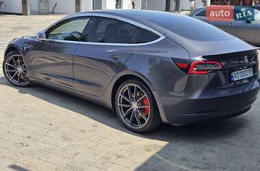 Седан Tesla Model 3 2020 в Ужгороде