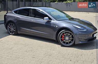 Седан Tesla Model 3 2020 в Ужгороде
