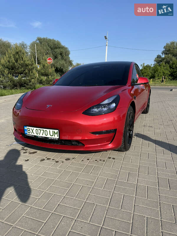Седан Tesla Model 3 2022 в 