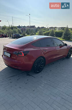 Седан Tesla Model 3 2022 в 