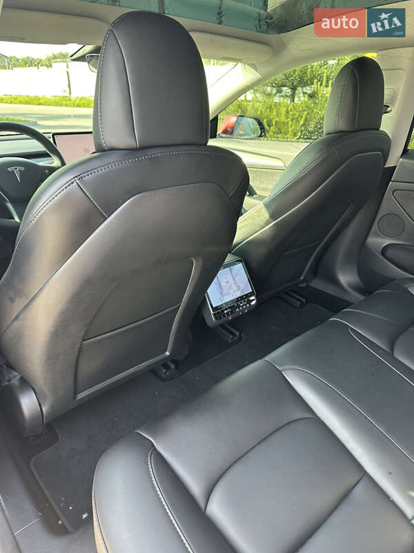 Седан Tesla Model 3 2022 в Хмельницком