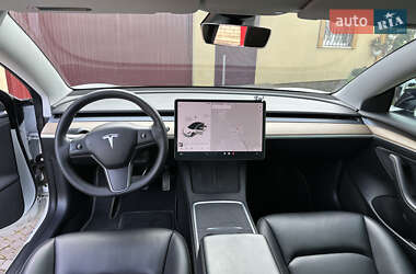 Седан Tesla Model 3 2021 в 
