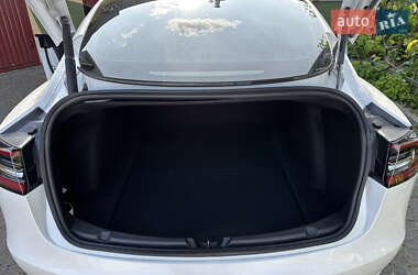 Седан Tesla Model 3 2021 в 