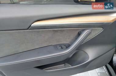 Седан Tesla Model 3 2023 в 