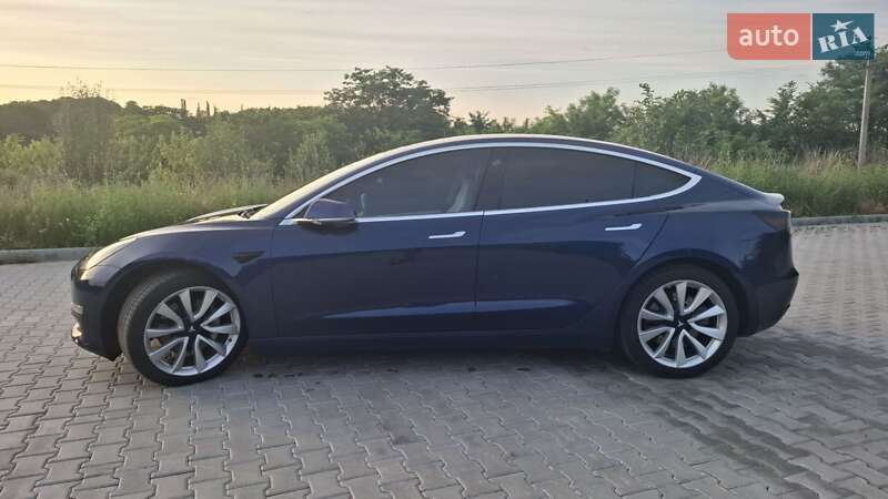 Седан Tesla Model 3 2019 в Полтаві