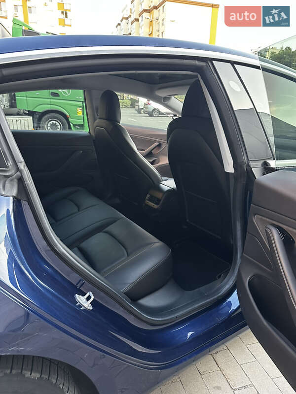 Седан Tesla Model 3 2018 в Киеве