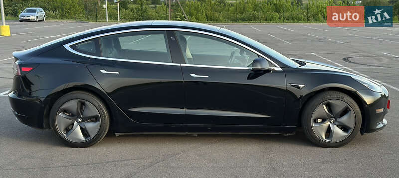Седан Tesla Model 3 2018 в Рівному