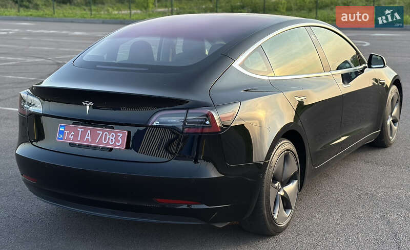 Седан Tesla Model 3 2018 в Рівному