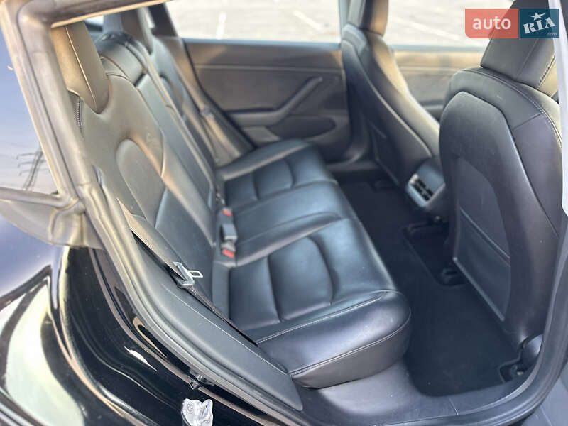 Седан Tesla Model 3 2018 в Рівному