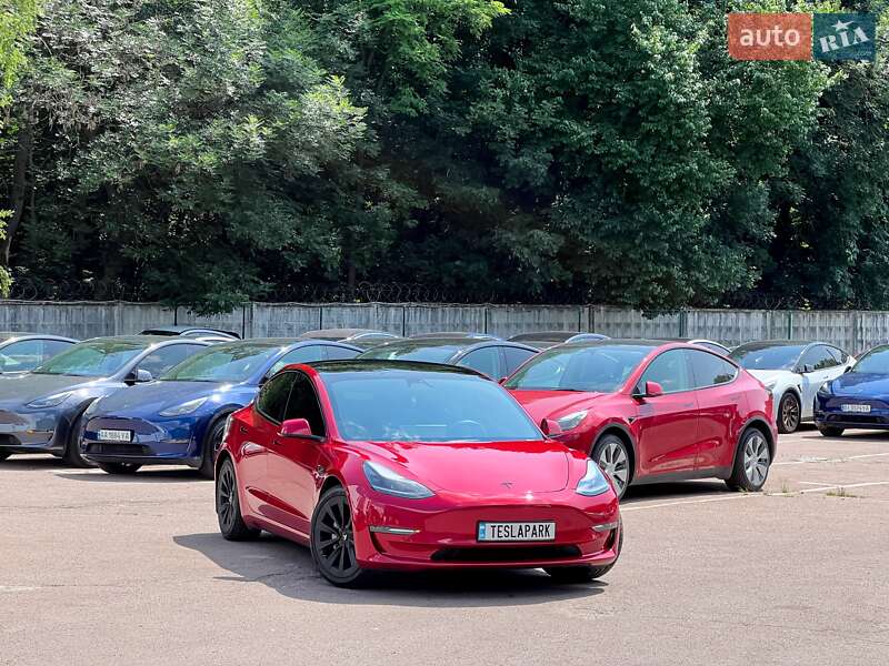 Седан Tesla Model 3 2021 в 