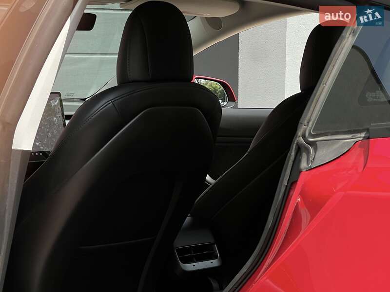 Седан Tesla Model 3 2021 в Киеве