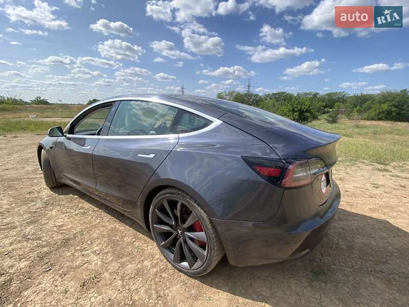Седан Tesla Model 3 2020 в Кривому Розі