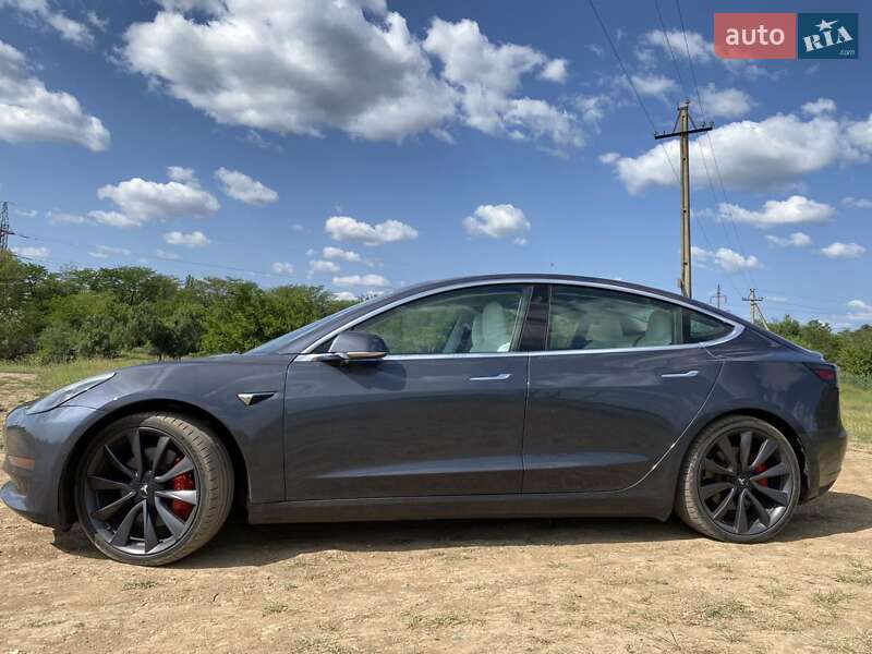 Седан Tesla Model 3 2020 в Кривому Розі