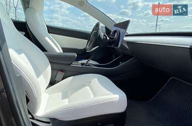 Седан Tesla Model 3 2020 в 