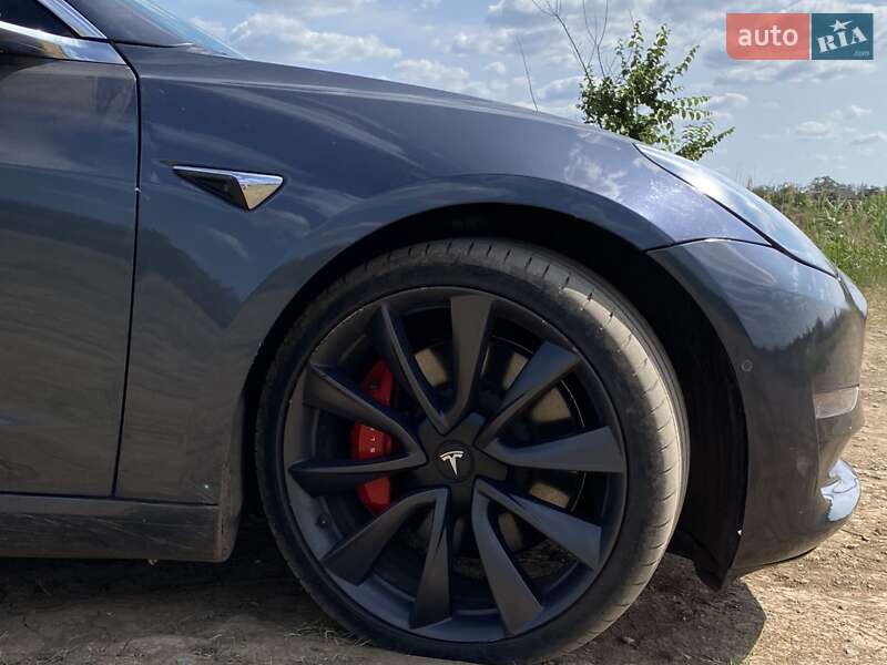 Седан Tesla Model 3 2020 в Кривому Розі