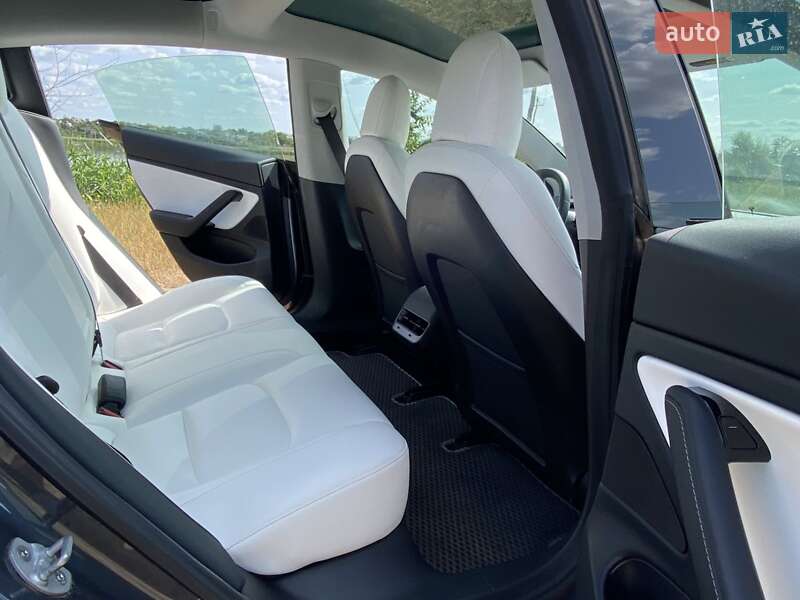 Седан Tesla Model 3 2020 в Кривому Розі