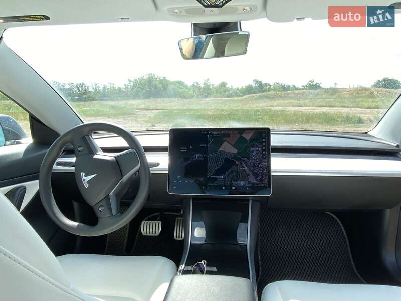 Седан Tesla Model 3 2020 в Кривому Розі