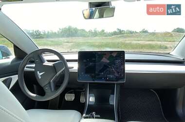Седан Tesla Model 3 2020 в 