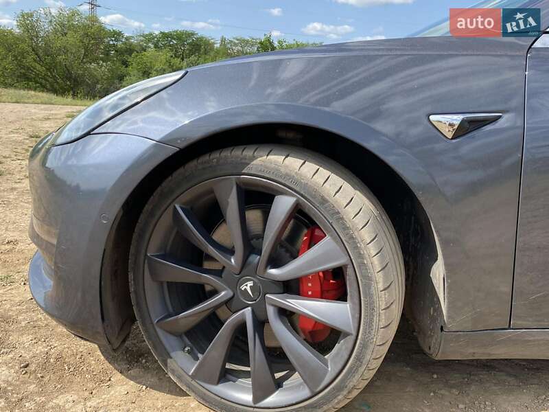 Седан Tesla Model 3 2020 в Кривому Розі