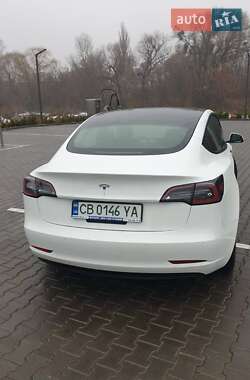 Седан Tesla Model 3 2022 в 