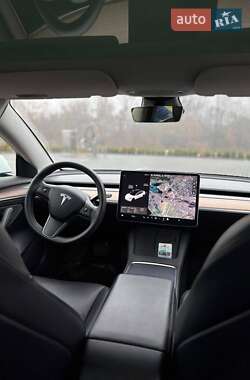 Седан Tesla Model 3 2022 в 