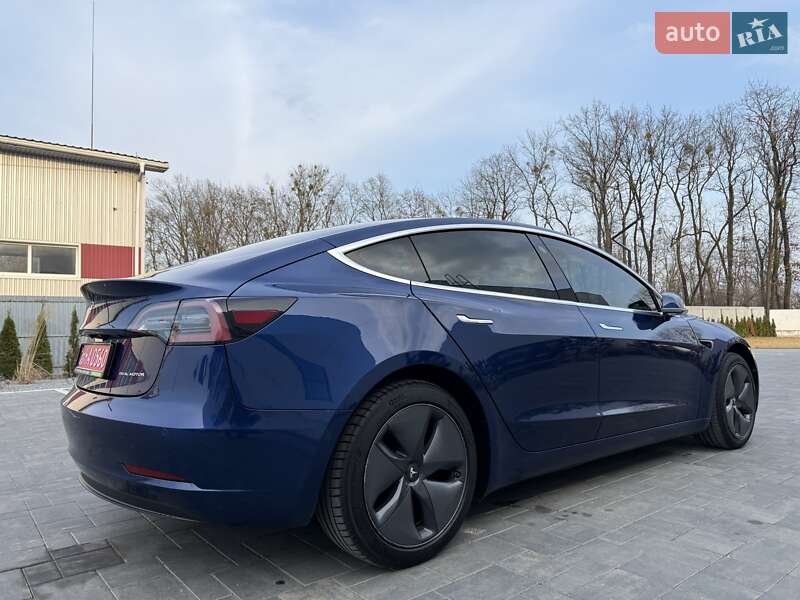 Седан Tesla Model 3 2019 в Луцке