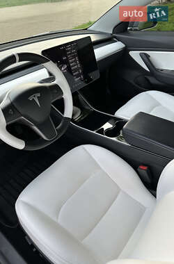 Седан Tesla Model 3 2019 в 