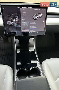 Седан Tesla Model 3 2019 в 