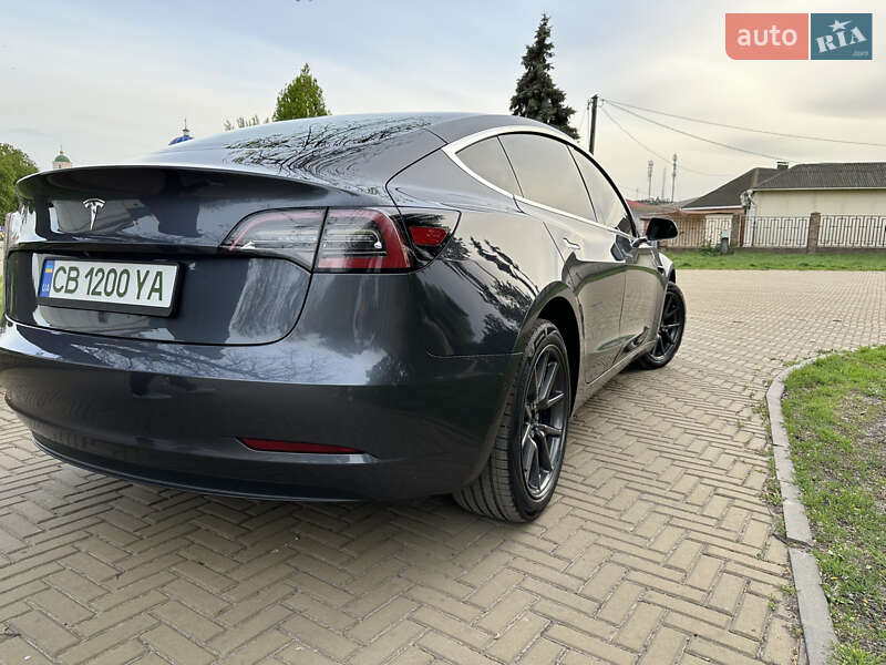 Седан Tesla Model 3 2019 в Прилуках